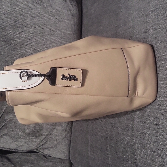 Coach shoulder purse - Picture 2 of 7